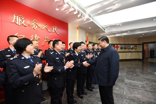 2019年2月1日，习近平到北京市公安局考察调研，看望公安干警。