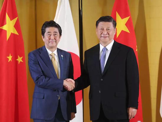  △6月27日，习近平主席在日本大阪会见日本首相安倍晋三。